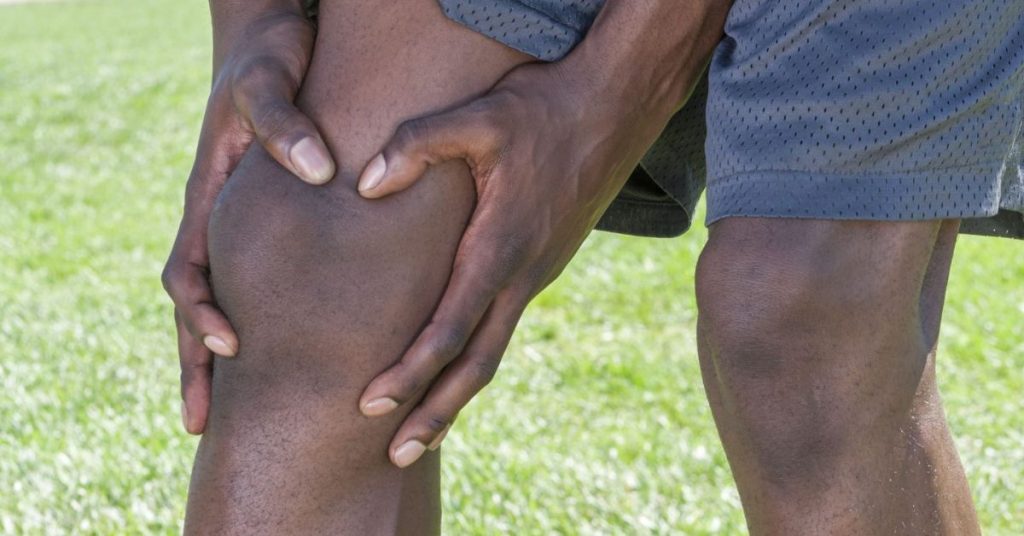 gestes simples pour soulager les douleurs au genou